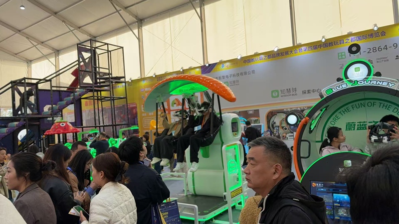 知慧芽携四款娱教新品闪耀教玩具之都博览会,首日引爆体验热潮! 知慧芽携四款娱教新品闪耀教玩具之都博览会,首日引爆体验热潮!